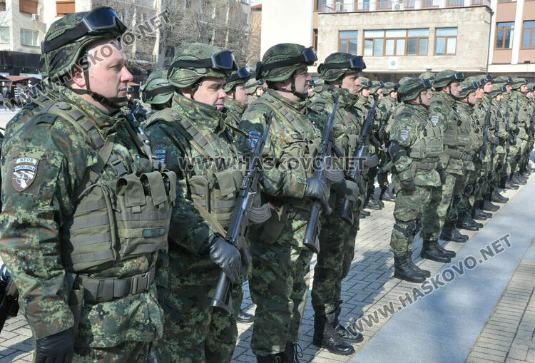 Икони и знамето на Хасково получи новият ни контингент в Косово 