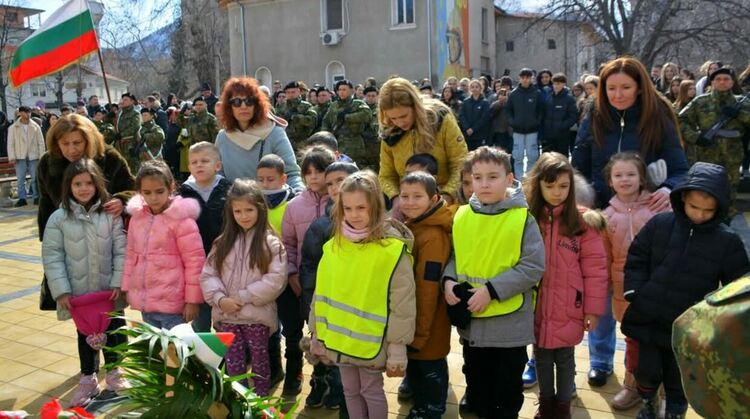 Асеновград се преклони пред делото на Апостола