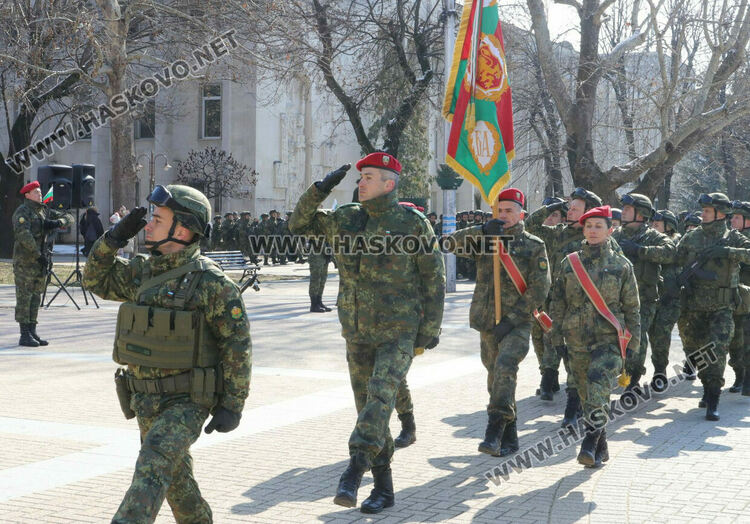 Икони и знамето на Хасково получи новият ни контингент в Косово 