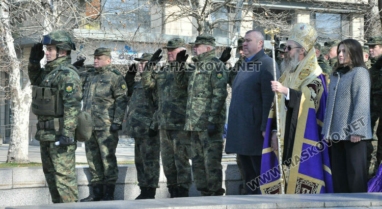 Икони и знамето на Хасково получи новият ни контингент в Косово 