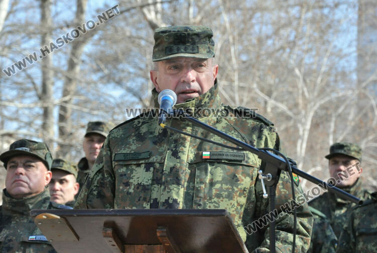 Икони и знамето на Хасково получи новият ни контингент в Косово 