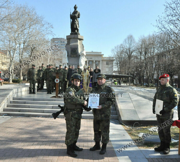 Икони и знамето на Хасково получи новият ни контингент в Косово 