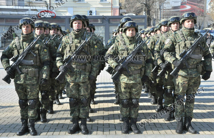 Икони и знамето на Хасково получи новият ни контингент в Косово 