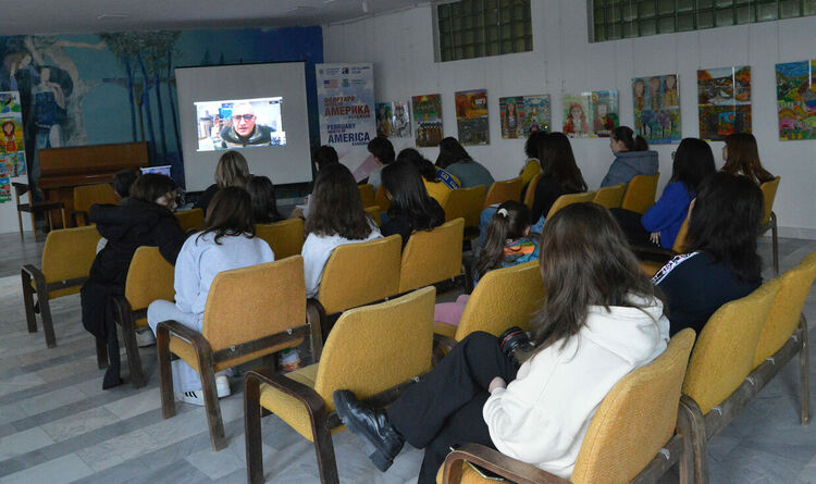 Художникът Георги Кочев гостува онлайн на Кърджали в рамките на Месеца на Америка