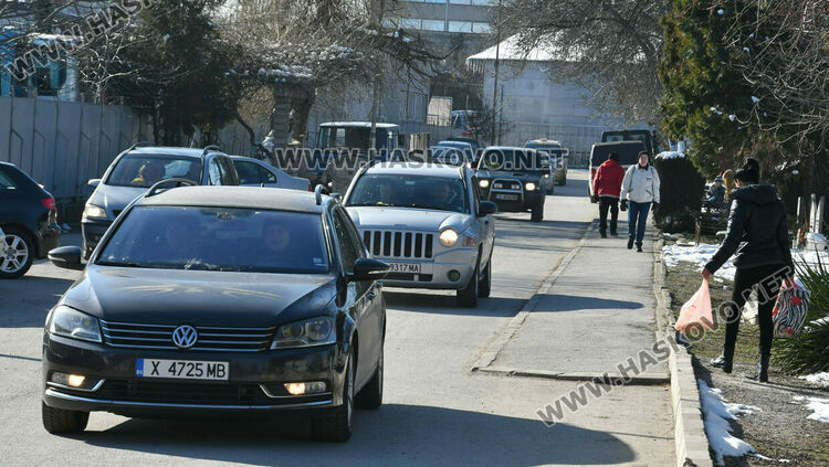 Хасковлии отдадоха почит към покойни близки на Голяма Задушница