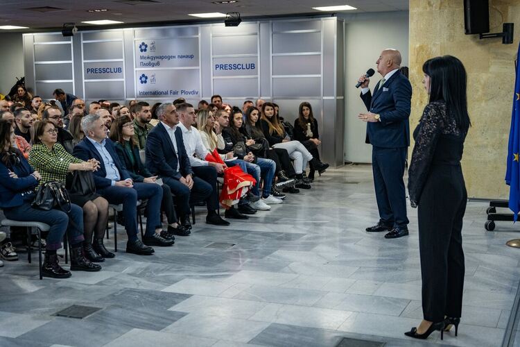 ВСУ „Черноризец Храбър“ обедини студенти, експерти и местна власт в обучение по предприемачество и инвестиции / Галерия/