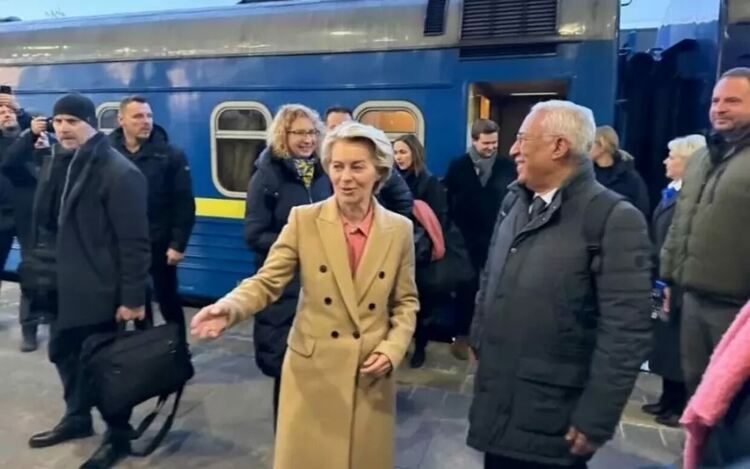 Председателят на ЕК Урсула фон дер Лайен пристигна в Киев с влак заедно с председателя на Европейския съвет Антонио Коща.