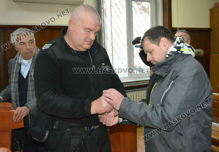 Осъдиха условно на 2 години обирджията на офис за бързи кредити в Хасково