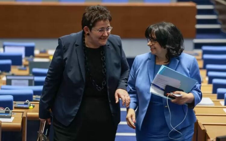 И при служебния министър Людмила Петкова, и при Теменужка Петкова от бюджета изскачат скандали.