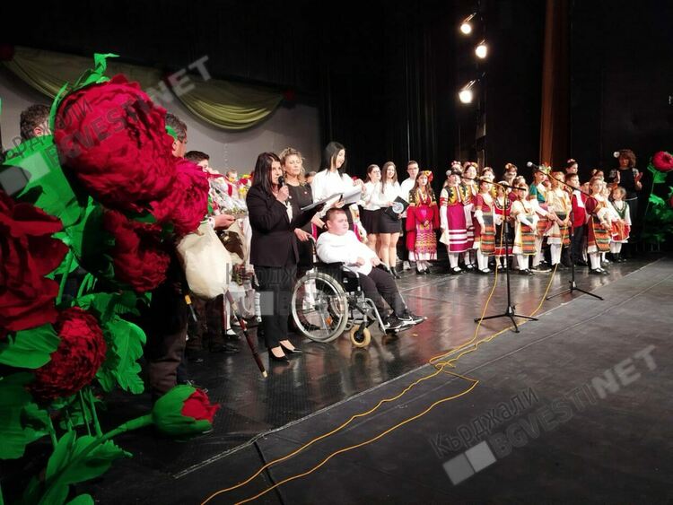 Над 22 000 лв. само за дни събраха йовковци в благотворителната кампания за съученика си Арджан