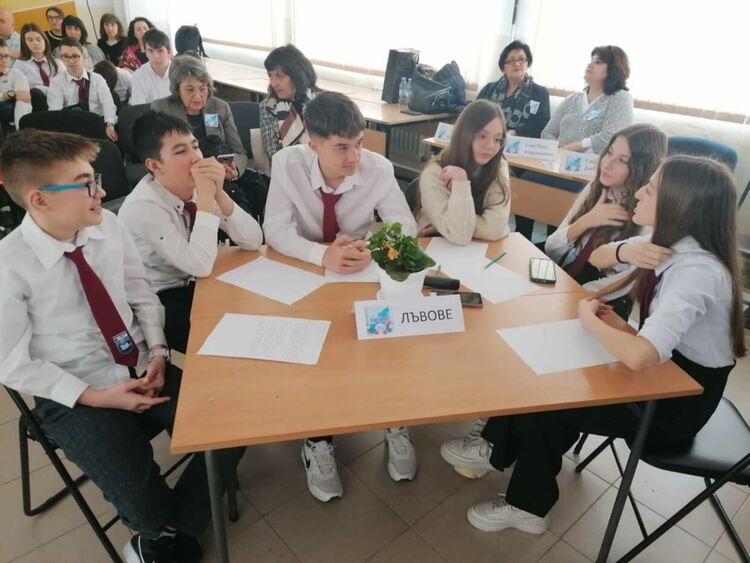 Учениците в Девин отпразнуваха 3 март с урок по родолюбие: „България – това съм аз!“