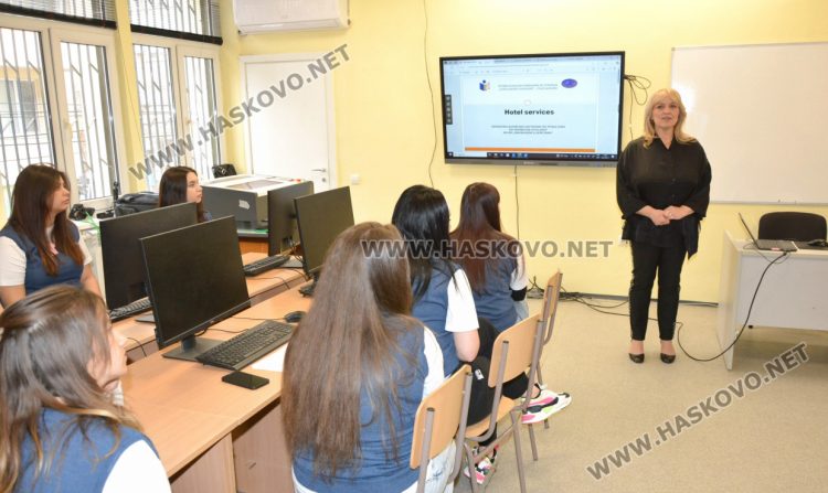 Открит урок по „Иновации в действие“ изнесоха в ПГТ „Александър Паскалев“ 