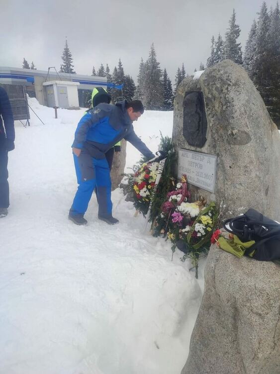 С венци и цветя почетоха паметта на архитект Петър Петров в Пампорово 