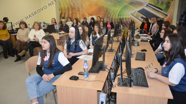 Открит урок по „Иновации в действие“ изнесоха в ПГТ „Александър Паскалев“ 