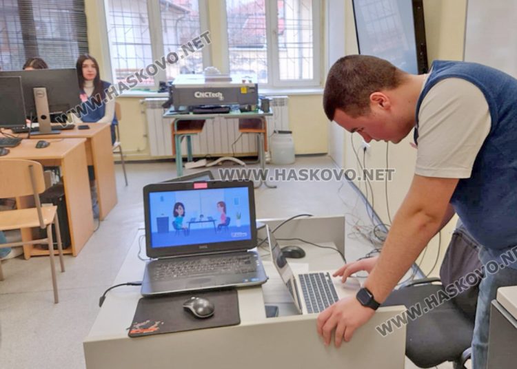 Открит урок по „Иновации в действие“ изнесоха в ПГТ „Александър Паскалев“ 