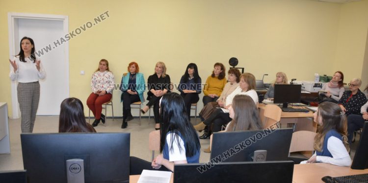 Открит урок по „Иновации в действие“ изнесоха в ПГТ „Александър Паскалев“ 