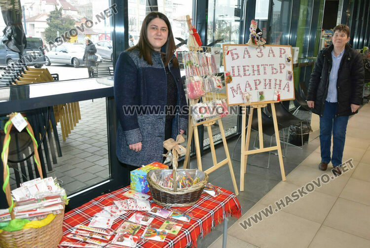 Деца и младежи с увреждания организираха благотворителен базар