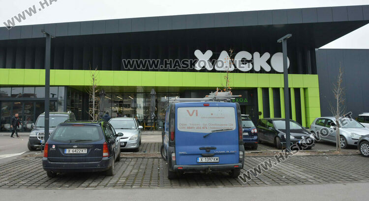 Деца и младежи с увреждания организираха благотворителен базар