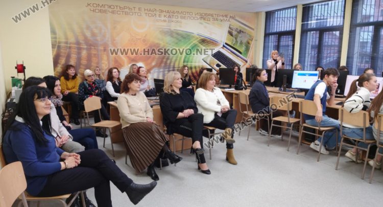 Открит урок по „Иновации в действие“ изнесоха в ПГТ „Александър Паскалев“ 