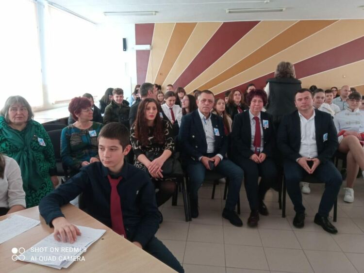 Учениците в Девин отпразнуваха 3 март с урок по родолюбие: „България – това съм аз!“