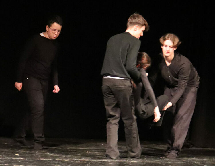 Представиха спектакъла „Ти можеш“ в Деня срещу тормоза в училище