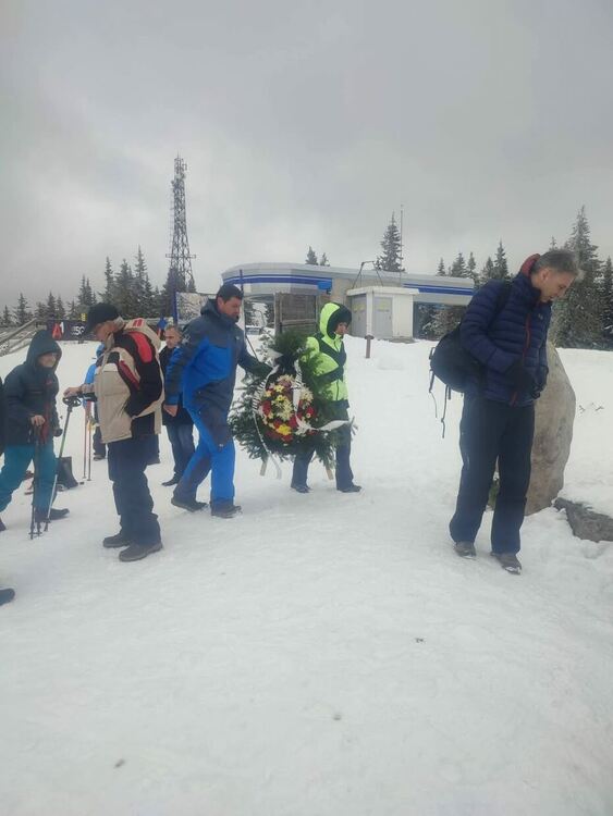 С венци и цветя почетоха паметта на архитект Петър Петров в Пампорово 