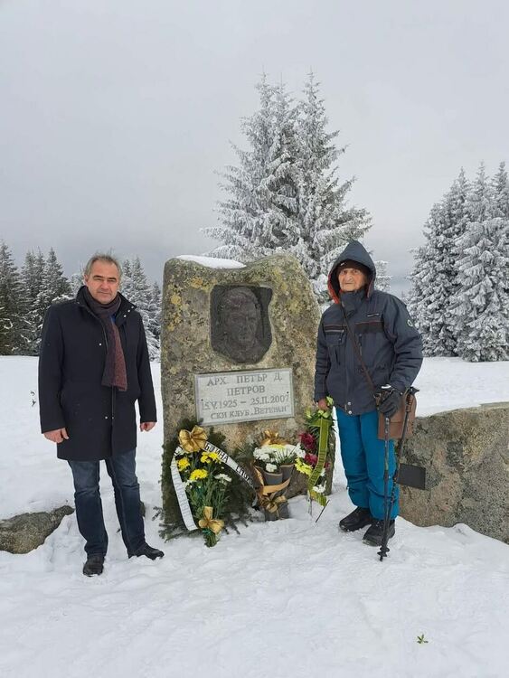С венци и цветя почетоха паметта на архитект Петър Петров в Пампорово 