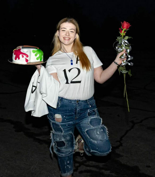 Ученици от СУ „Васил Левски“ поканиха класната си на бала с огнено шоу