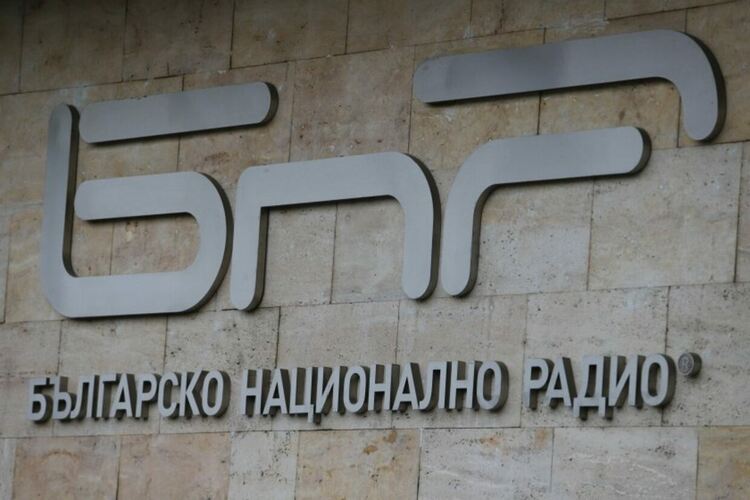 Радиото остава голямата ми любов. Негово величество – микрофонът усеща всяка фалшива нотка, каза журналистката Снежана Димитрова