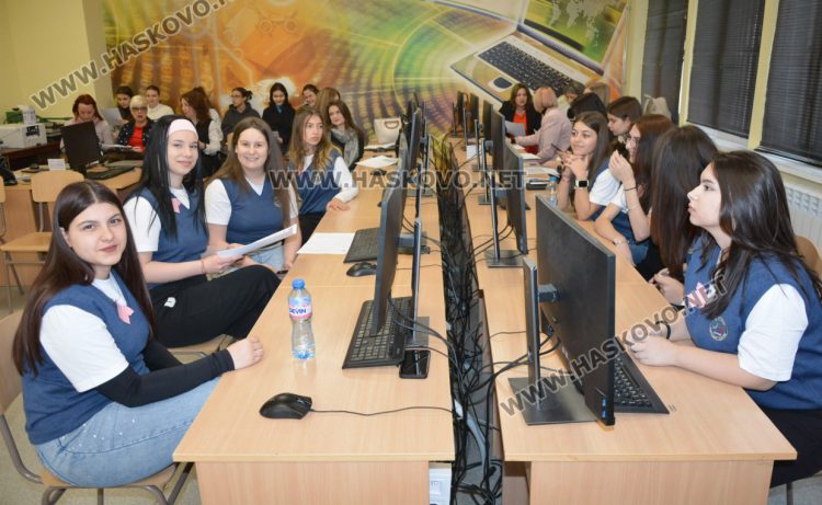 Открит урок по „Иновации в действие“ изнесоха в ПГТ „Александър Паскалев“ 