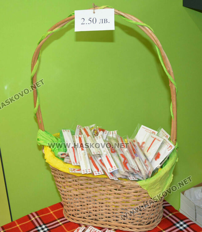 Деца и младежи с увреждания организираха благотворителен базар