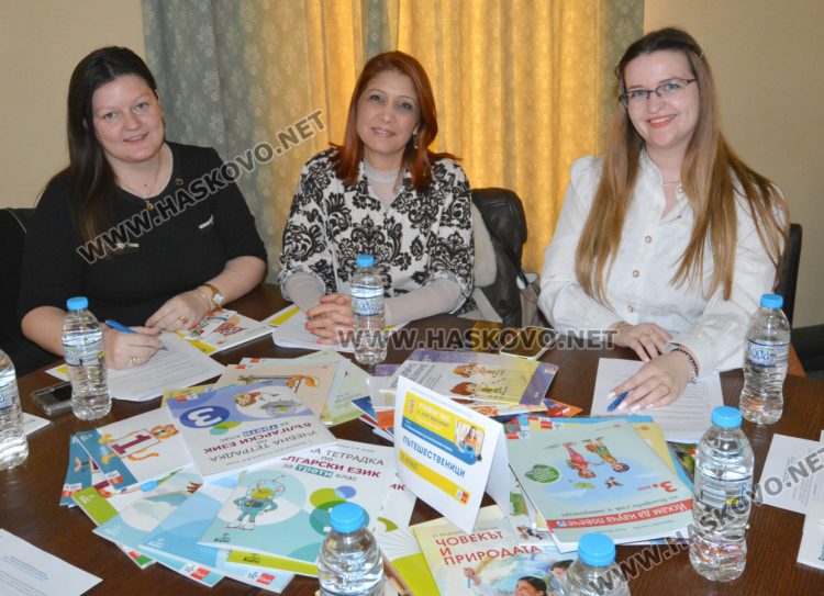 Учители от Хасково дискутираха еволюцията на образованието „От Рибния буквар до електронния учебник“