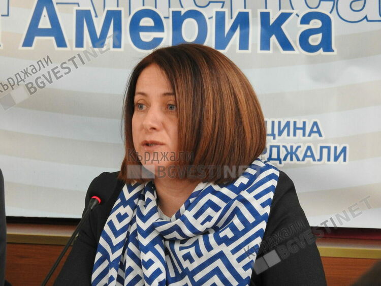 Американски дипломат разказа за професията си на ученици в Кърджали, те го питаха как да следват в щатски университети