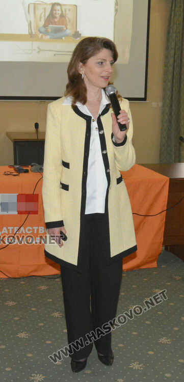 Учители от Хасково дискутираха еволюцията на образованието „От Рибния буквар до електронния учебник“