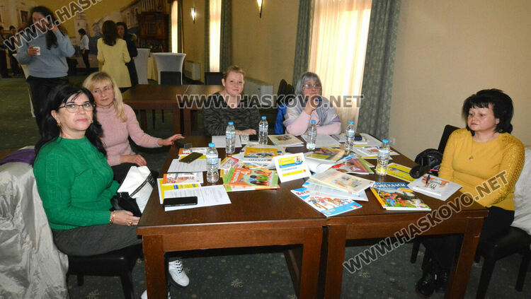 Учители от Хасково дискутираха еволюцията на образованието „От Рибния буквар до електронния учебник“