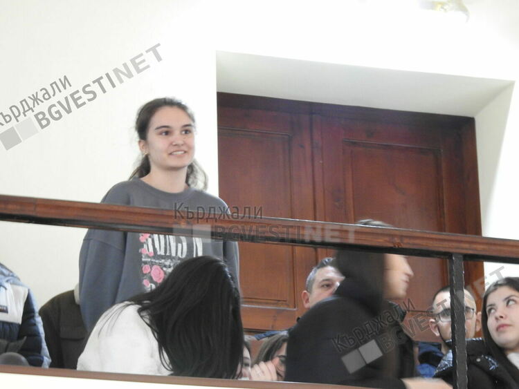 Американски дипломат разказа за професията си на ученици в Кърджали, те го питаха как да следват в щатски университети