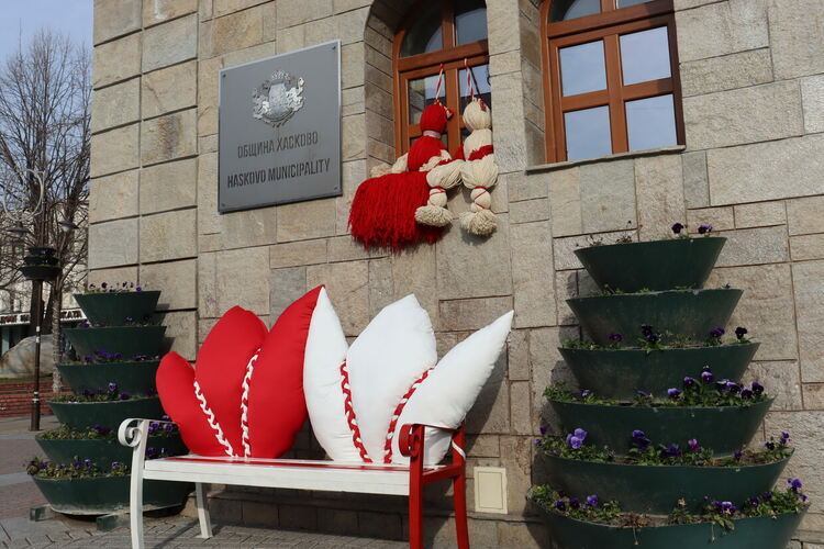 Празнична първомартенска пейка очаква хасковлии