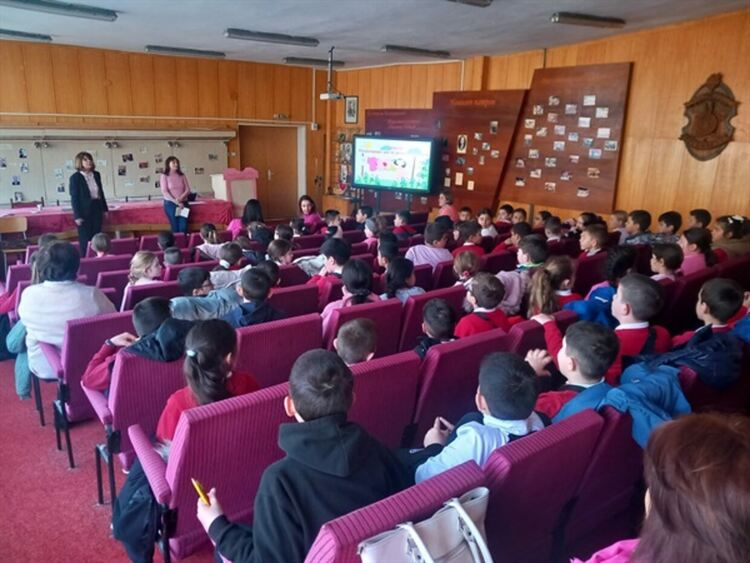 В Крумовград отебелязаха Деня на розовата фланелка