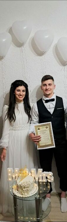 Елмир Мустански от „Родопа“ сключи брак, след като предложи на своята любима Венелина в Ливърпул