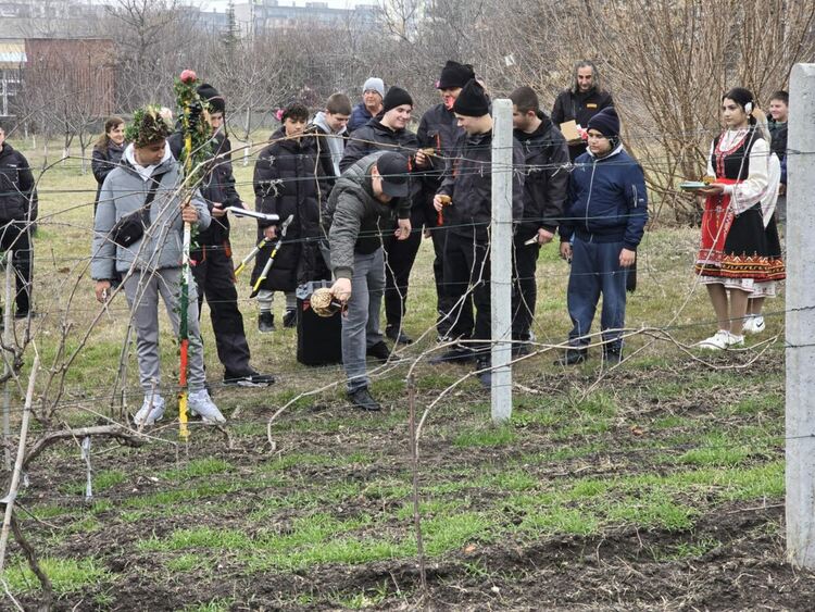 Ден на традициите в ПГТАТ: Предаване на символите между випуските
