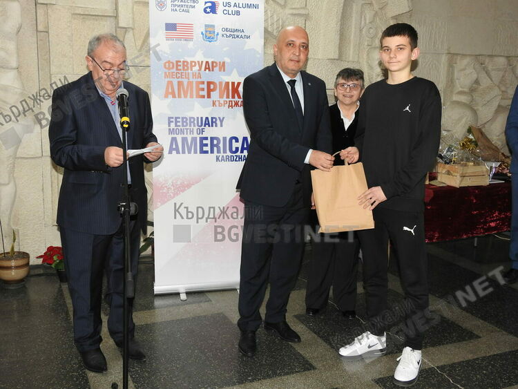 Ботевци и славейковци обраха тази година „Оскарите” за превод в  Месеца на Америка в Кърджали