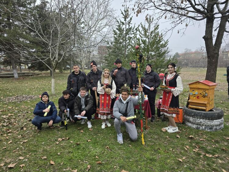 Ден на традициите в ПГТАТ: Предаване на символите между випуските