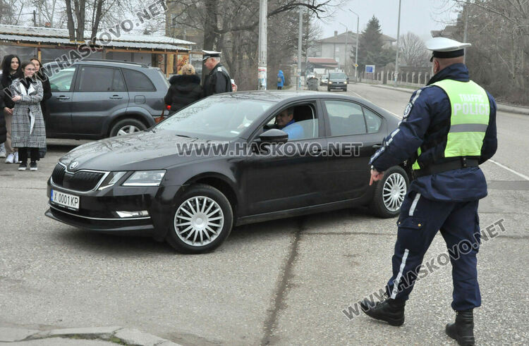 Единадесетокласници от ФСГ Атанас Буров“ проследиха „Пътя на глобата“ 