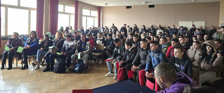 Ученици от ПГТАТ премериха сили в състезанието викторина „Аз обичам България“