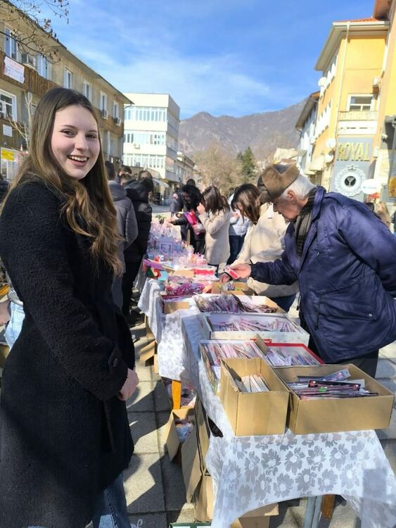 Ученици от СУ "Христо Ботев" събраха 5435 лв. за деца със синдром на Даун