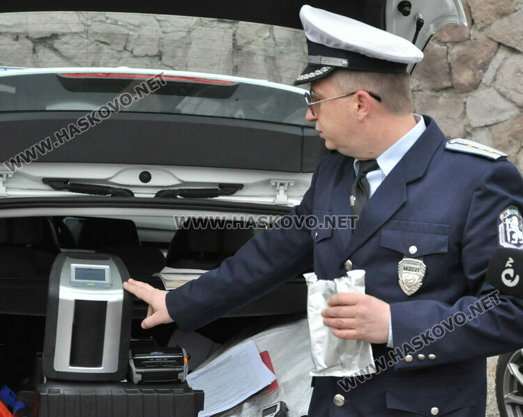 Единадесетокласници от ФСГ Атанас Буров“ проследиха „Пътя на глобата“ 