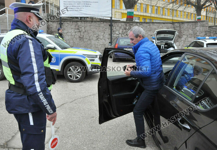 Единадесетокласници от ФСГ Атанас Буров“ проследиха „Пътя на глобата“ 