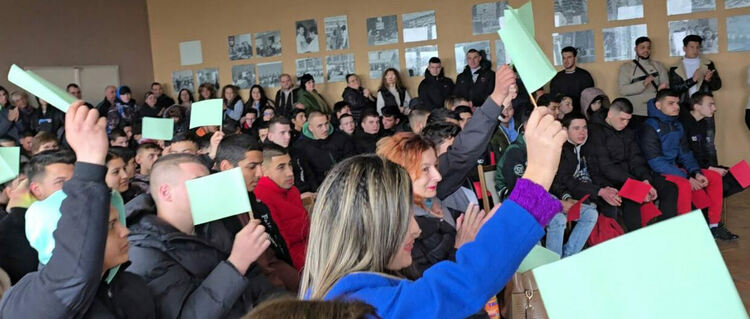 Ученици от ПГТАТ премериха сили в състезанието викторина „Аз обичам България“