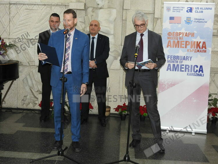 Ботевци и славейковци обраха тази година „Оскарите” за превод в  Месеца на Америка в Кърджали