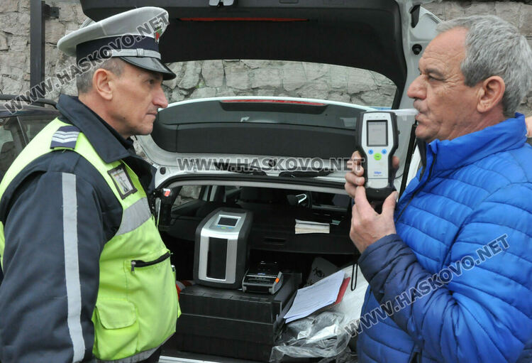 Единадесетокласници от ФСГ Атанас Буров“ проследиха „Пътя на глобата“ 